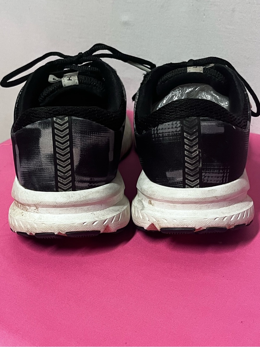 Brooks Launch 6 Womens Size 8.5 Black White Running Shoes Neutral Gym Girl - Picture 6 of 12